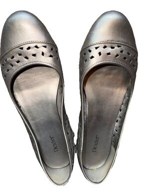 Dexter SILVER Metallic Slip-on Flats eyelet cut-outs Women’s SZ 9.5 Comfortable